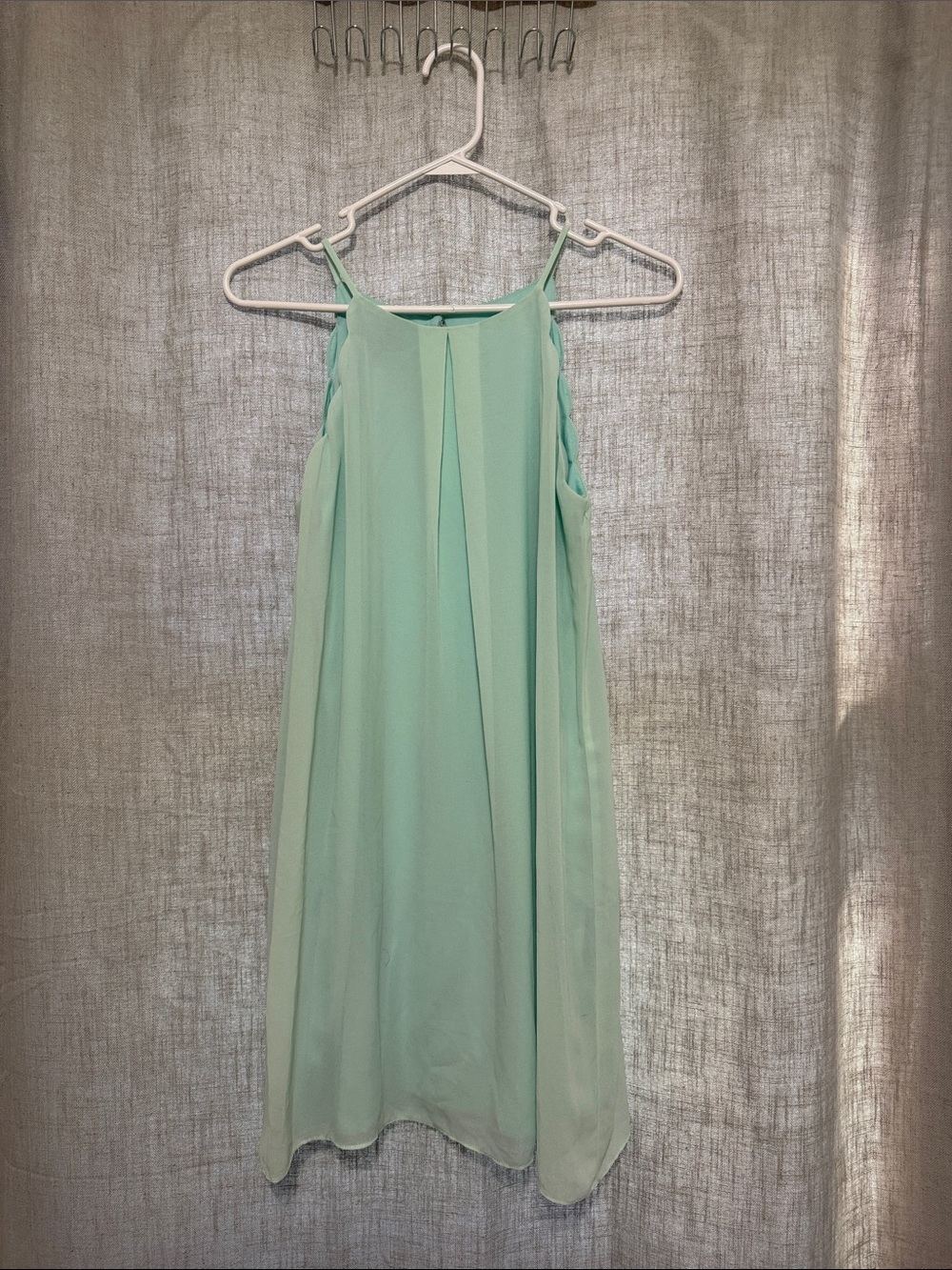 A. Byer Scalloped Edge Chiffon Shift Mint Green Dress - Picture 2 of 12